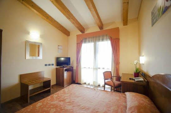 Hotel Fontana Rubiera Ngoại thất bức ảnh
